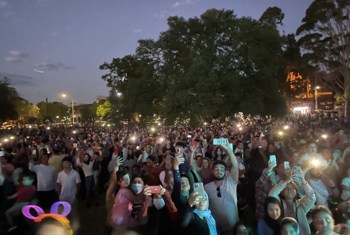 a crowd at the New Year's Eve 2021 event